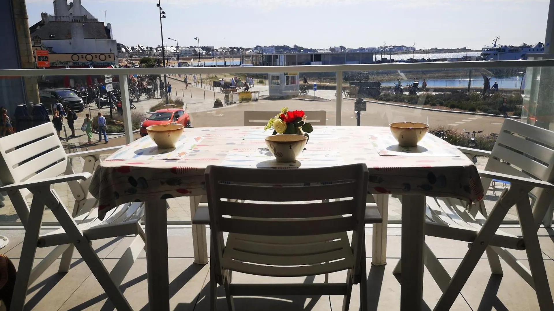 T2 balcon vue sur mer actuellement gênée par un échafaudage parking et entrée sécurisés tout à pied Quiberon