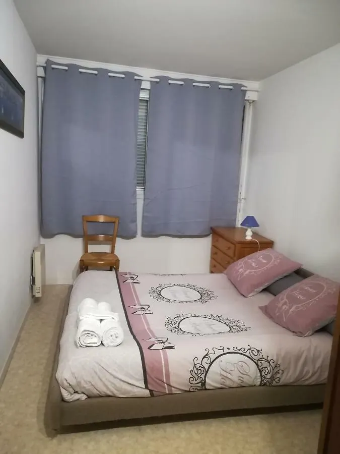 Apartamento T2 balcon vue sur mer actuellement gênée par un échafaudage parking et entrée sécurisés tout à pied Quiberon