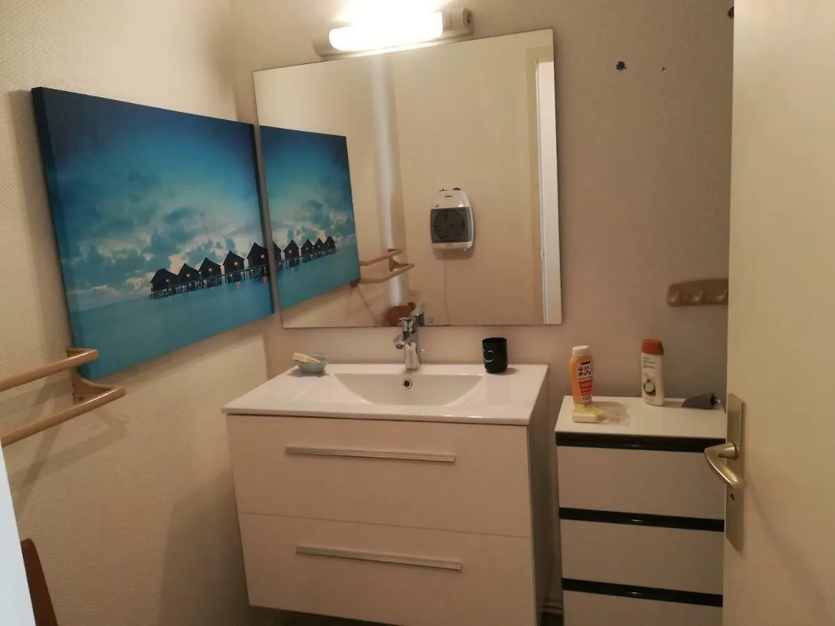 Apartamento T2 balcon vue sur mer actuellement gênée par un échafaudage parking et entrée sécurisés tout à pied Quiberon França