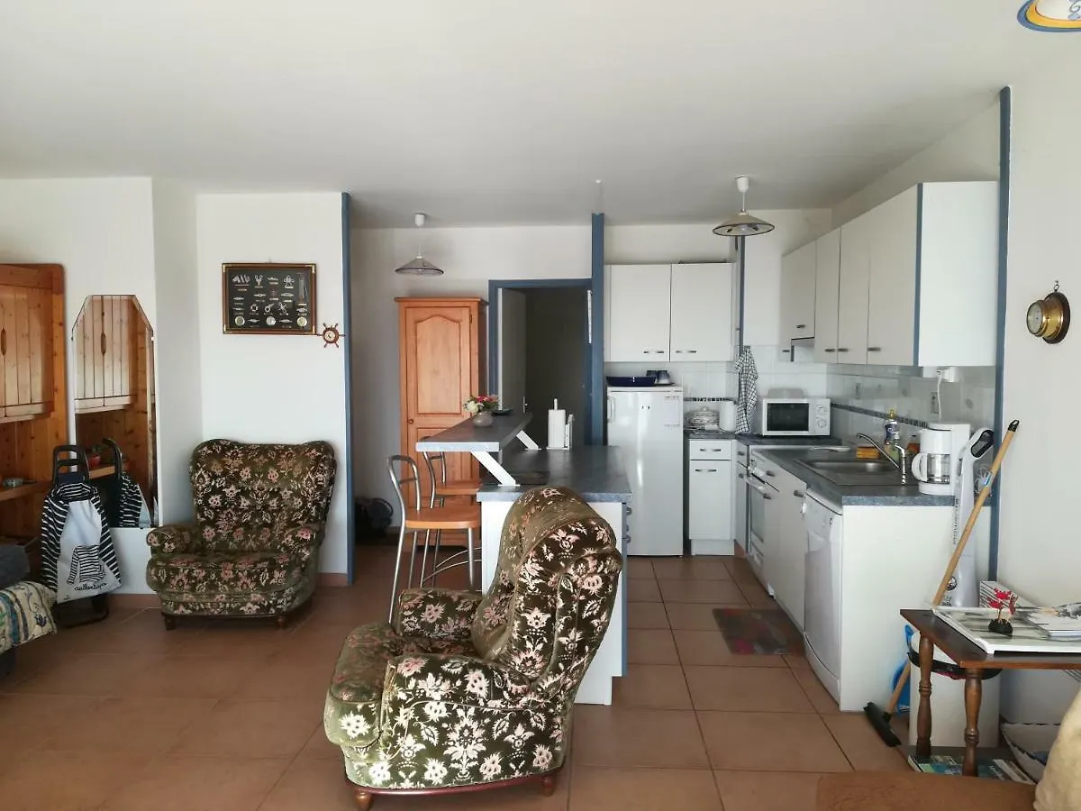 T2 balcon vue sur mer actuellement gênée par un échafaudage parking et entrée sécurisés tout à pied Quiberon Apartamento