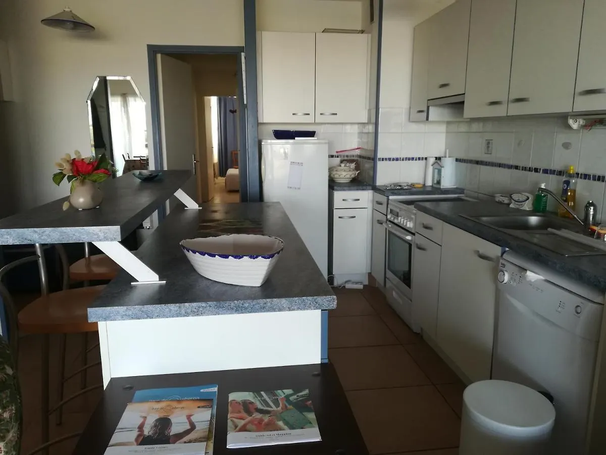 T2 balcon vue sur mer actuellement gênée par un échafaudage parking et entrée sécurisés tout à pied Quiberon Apartamento