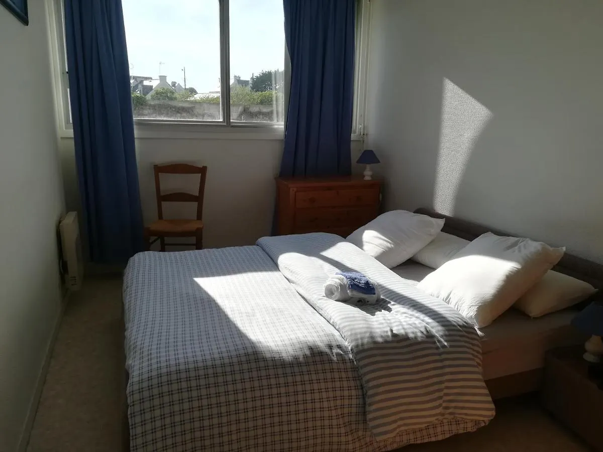 T2 balcon vue sur mer actuellement gênée par un échafaudage parking et entrée sécurisés tout à pied Quiberon